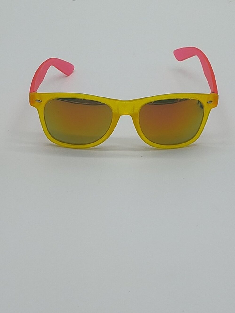 The B 8004-1 Frosted Two-Tone Adult Square Sunglasses Assorted Colors 3 Pair